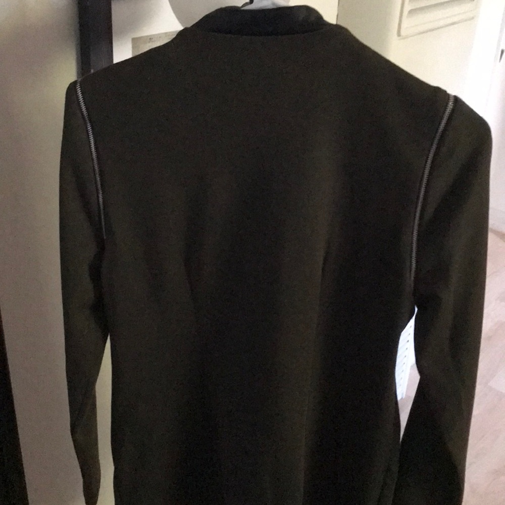 🧥 - Picture 4 of 5